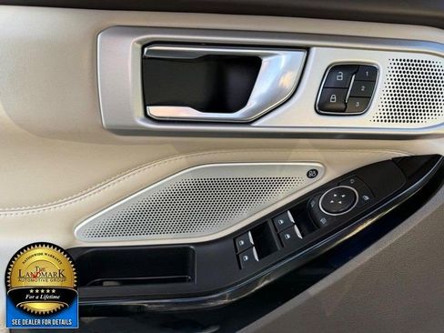 Used 2022 Ford Explorer Platinum w/ Equipment Group 601A image 8