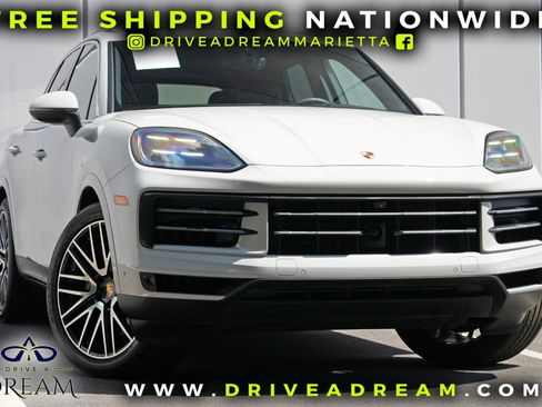 Used 2025 Porsche Cayenne w/ Premium Package Plus AWD/4WD image 2