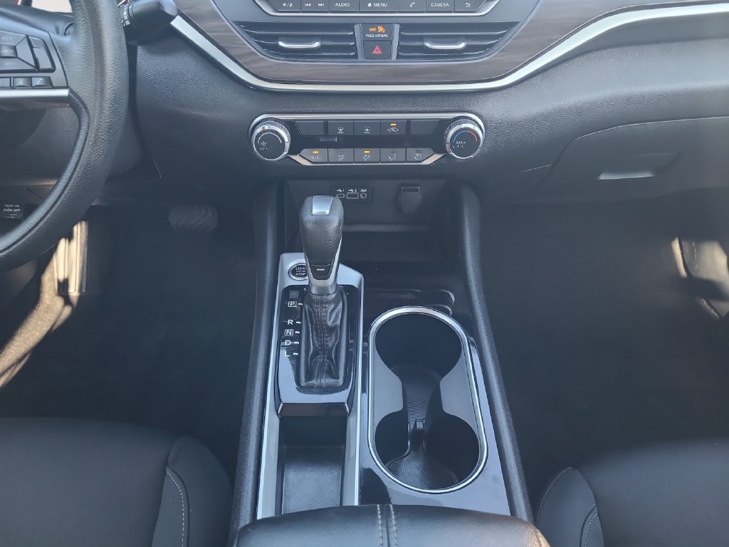 Used 2024 Nissan Altima 2.5 SV FWD image 11