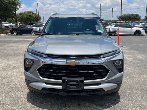 Used 2024 Chevrolet TrailBlazer LT w/ Convenience Package AWD/4WD image 2