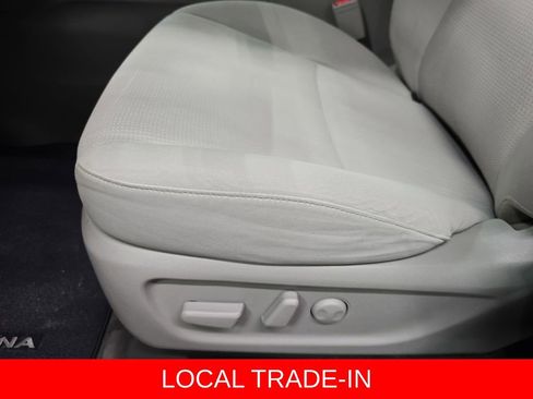 Used 2019 Kia Sedona LX image 30