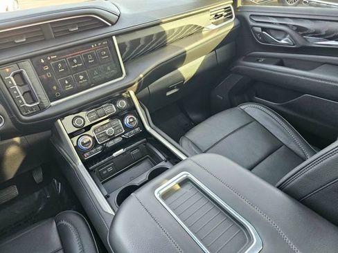 Used 2023 GMC Yukon XL Denali w/ Denali Reserve Package image 40