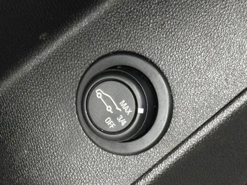 Used 2020 Chevrolet Equinox LT w/ Driver Convenience Package image 13