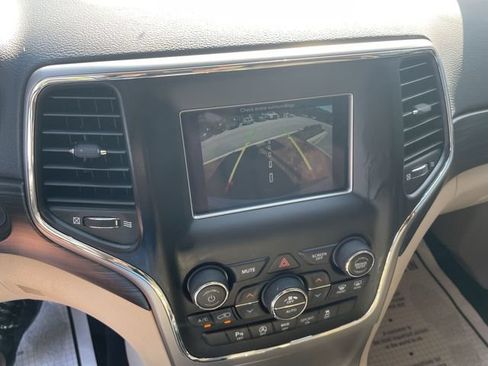 Used 2021 Jeep Grand Cherokee Laredo AWD/4WD image 21