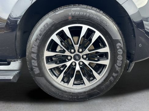 Certified 2025 Ford Expedition Max Platinum image 8