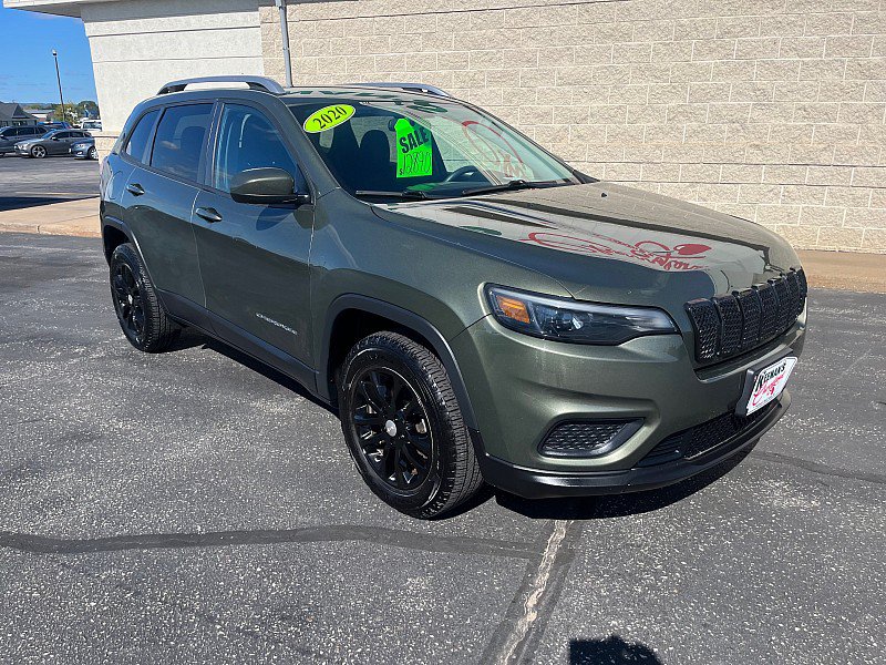 Used 2020 Jeep Cherokee Latitude AWD/4WD image 2
