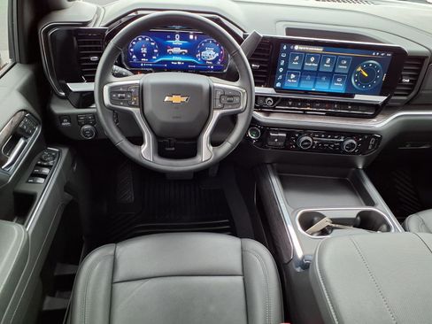 Used 2025 Chevrolet Silverado 3500 LTZ w/ LTZ Plus Package image 3