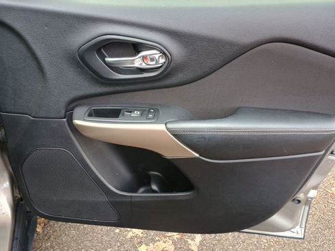 Used 2017 Jeep Cherokee Latitude w/ Safety/Convenience Group image 22