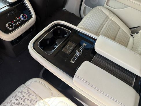 Used 2020 Lincoln Navigator Black Label w/ Cargo Convenience Package AWD/4WD image 24