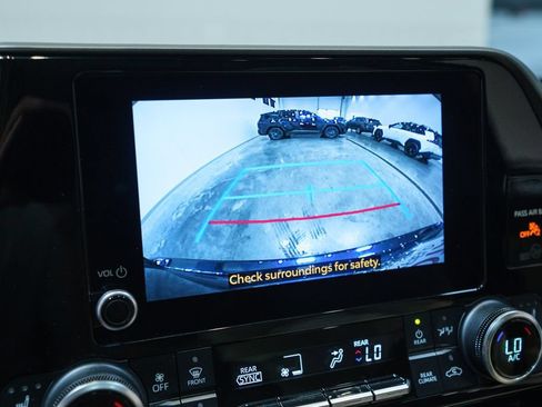 Used 2023 Toyota Highlander XLE AWD/4WD image 24