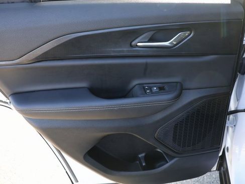 Used 2024 Jeep Grand Cherokee Laredo image 24