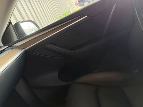 Used 2024 Tesla Model Y Long Range RWD image 32