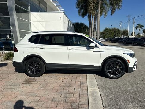 Certified 2022 Volkswagen Tiguan SE w/ Panoramic Sunroof Package image 5