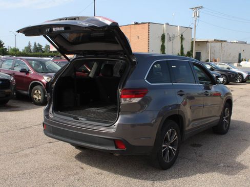 Used 2018 Toyota Highlander Plus AWD/4WD image 7
