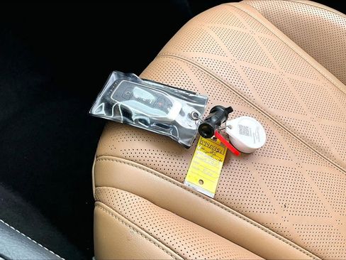 Used 2025 INFINITI QX80 Sensory image 14