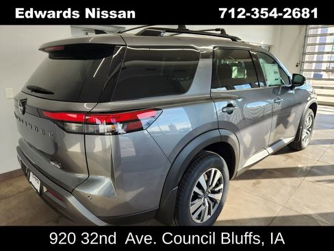 New 2026 Nissan Pathfinder SL image 7