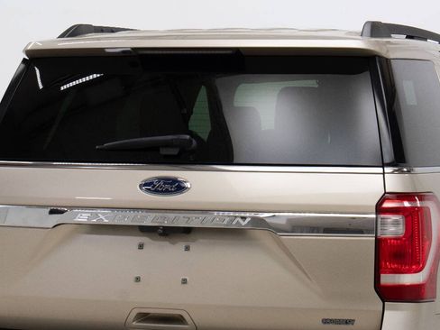 Used 2018 Ford Expedition XLT w/ Equipment Group 202A RWD image 12