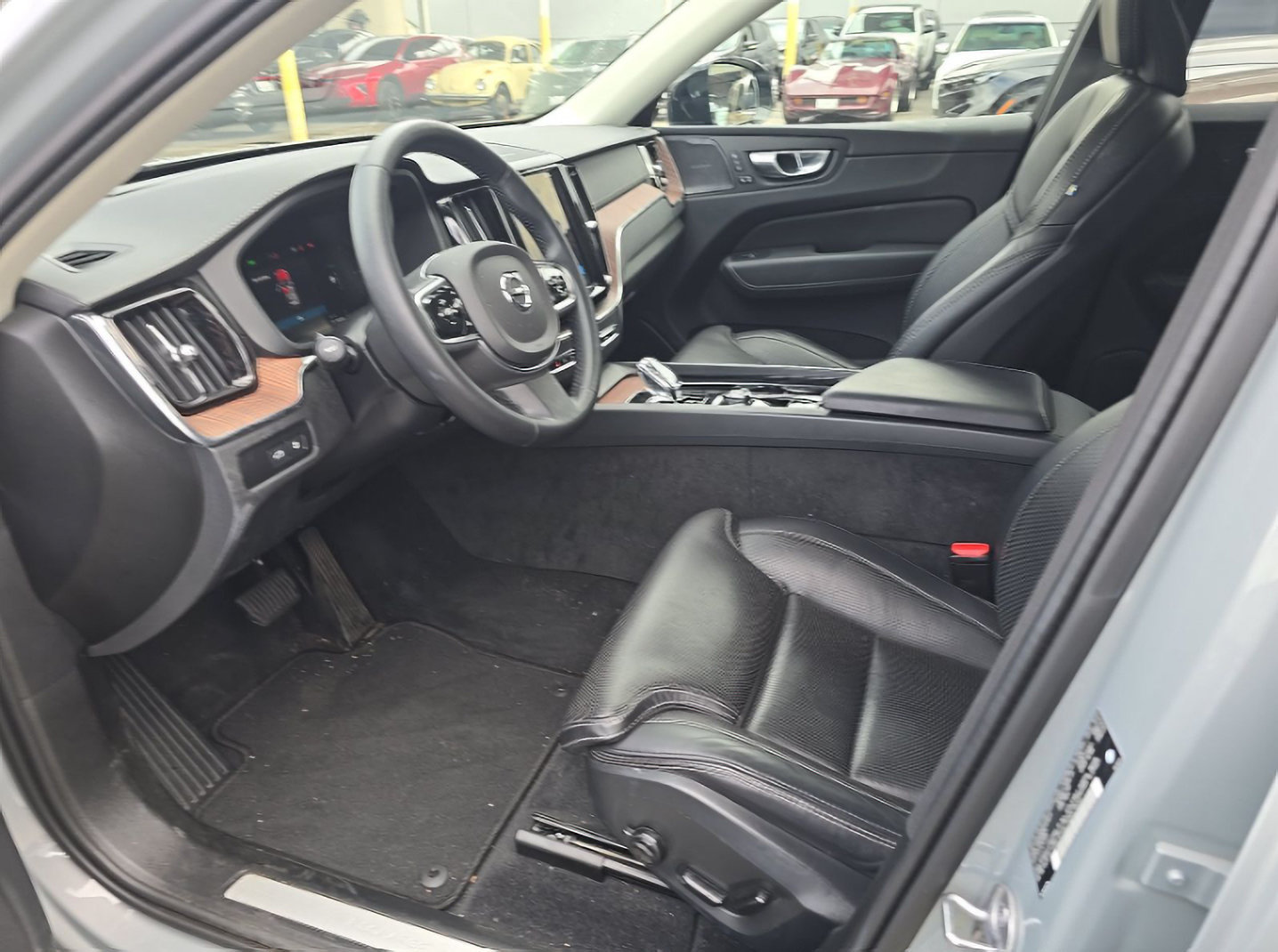 Used 2024 Volvo XC60 T8 Ultimate w/ Protection Package Premier AWD/4WD image 7