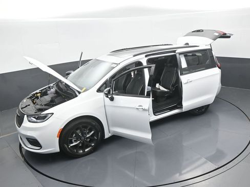 New 2026 Chrysler Pacifica Limited w/ S Appearance Package image 59