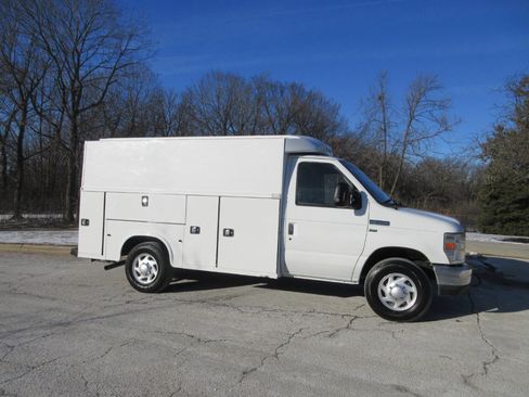 Used 2015 Ford E-350 and Econoline 350 Super Duty image 7