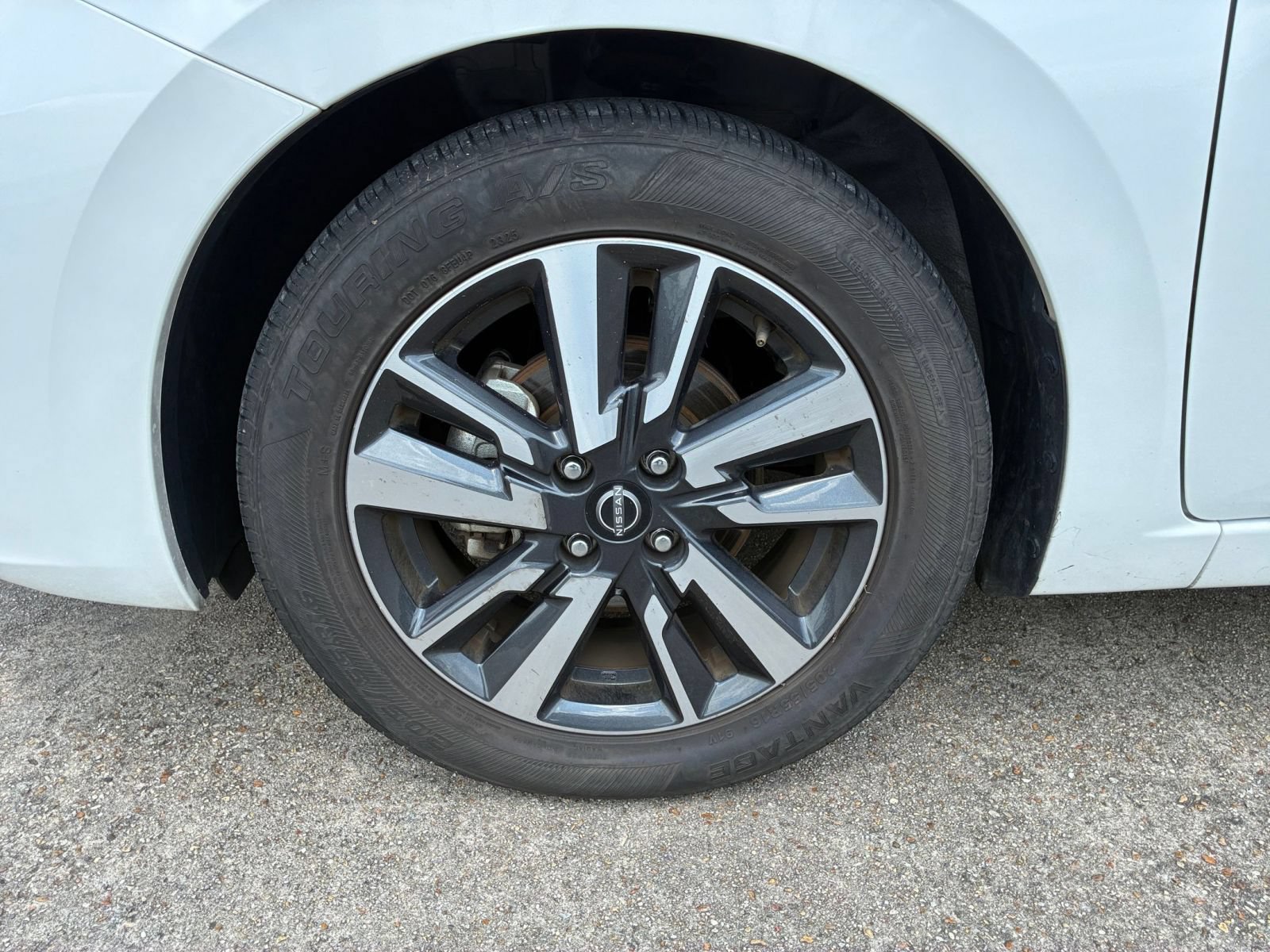 Used 2025 Nissan Versa SV FWD image 27
