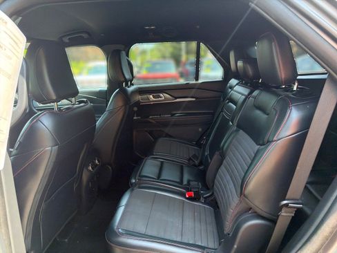 Used 2025 Ford Explorer ST-Line w/ ST-Line Street Pack AWD/4WD image 12