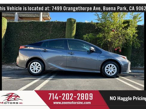 Used 2020 Toyota Prius LE FWD image 6