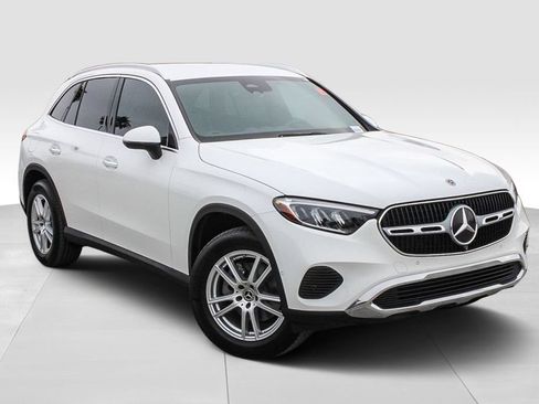 Used 2025 Mercedes-Benz GLC 300 4MATIC image 2