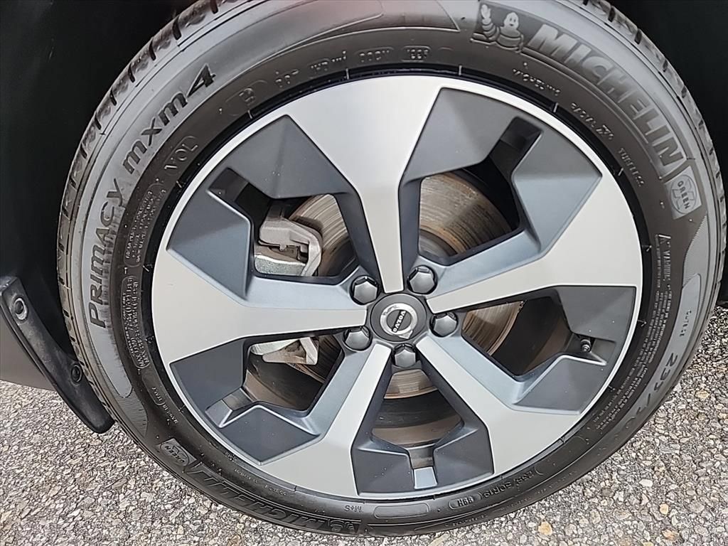 Certified 2026 Volvo XC40 B5 Plus AWD/4WD image 9