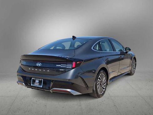 Certified 2025 Hyundai Sonata Limited FWD image 8