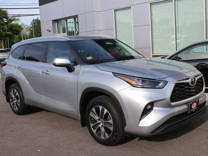 Used 2024 Toyota Highlander XLE