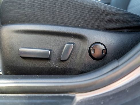 Used 2016 Toyota Camry LE image 18