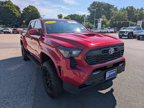 Used 2025 Toyota Tacoma TRD Sport AWD/4WD image 8