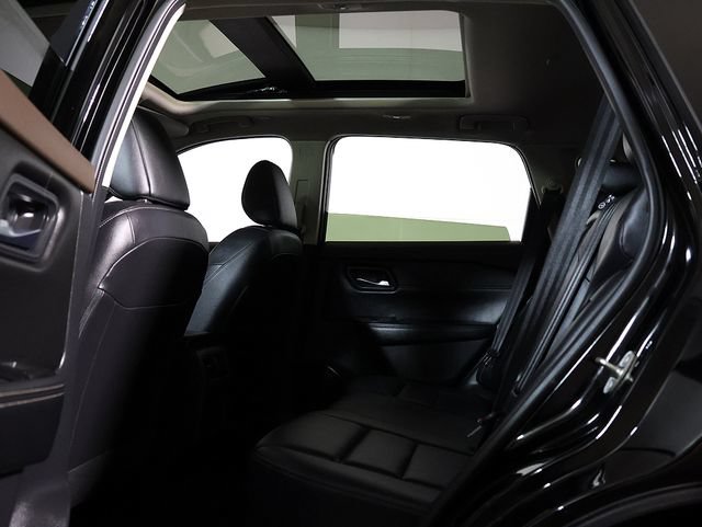 Used 2023 Nissan Rogue SL AWD/4WD image 14
