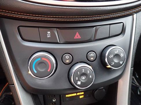 Used 2018 Chevrolet Trax LT w/ LT Convenience Package FWD image 20