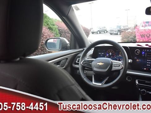 Used 2025 Chevrolet Traverse LT w/ LPO, Floor Liner Package FWD image 28