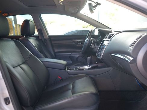 Used 2016 Nissan Altima 3.5 SL w/ 3.5 Technology Package image 28