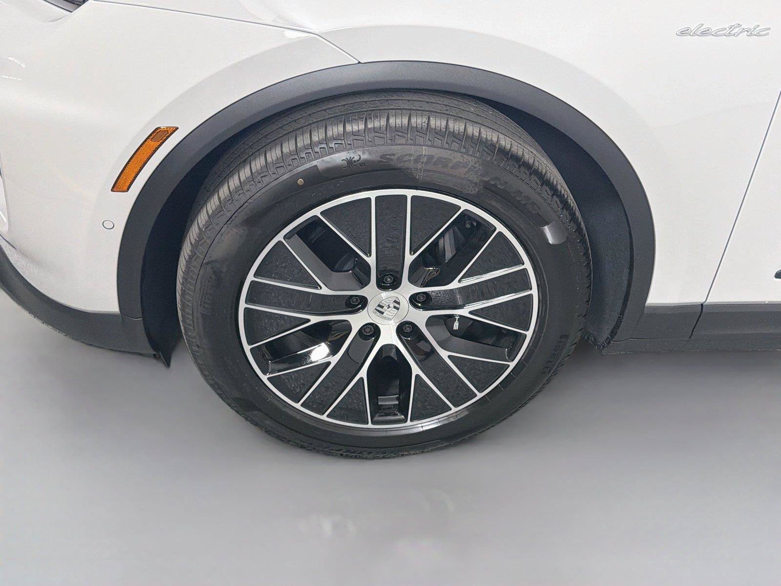 Certified 2026 Porsche Macan Electric RWD image 11