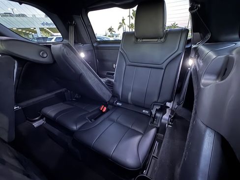 Used 2018 Land Rover Discovery SE image 31