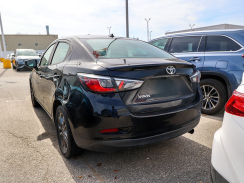 Used 2019 Toyota Yaris LE image 9