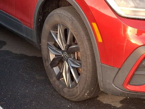 Used 2022 Volkswagen Tiguan SE image 6