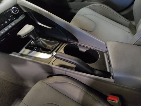 Used 2022 Hyundai Elantra SEL image 26