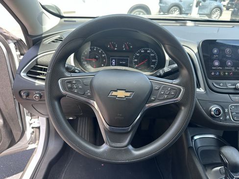 Used 2025 Chevrolet Malibu LT FWD image 17
