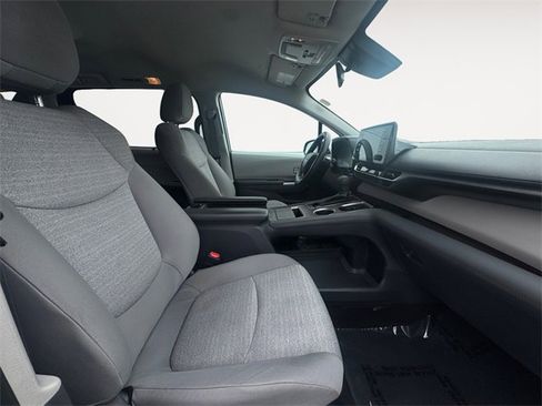 Used 2022 Toyota Sienna LE image 14