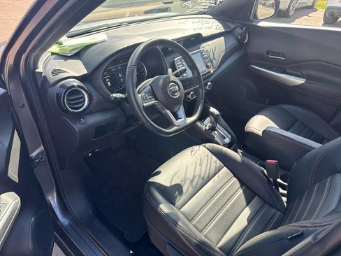 Used 2019 Nissan Kicks SR w/ SR Premium Package FWD image 11
