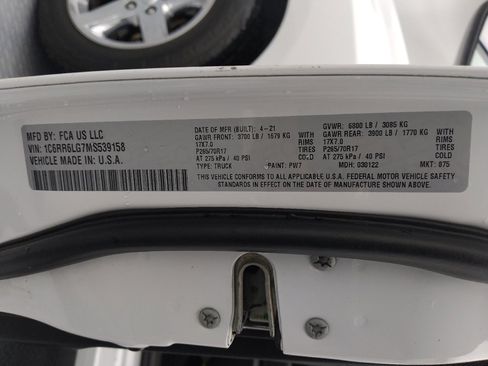 Used 2021 RAM 1500 Classic SLT image 33