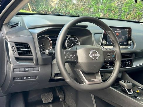Used 2025 Nissan Rogue SV FWD image 31