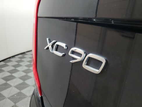 Certified 2024 Volvo XC90 T8 Plus AWD/4WD image 8