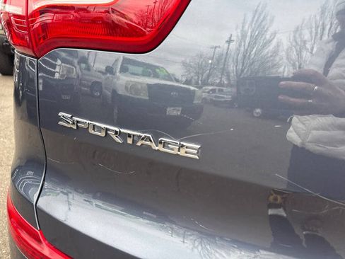 Used 2011 Kia Sportage LX w/ Navigation Pkg image 9