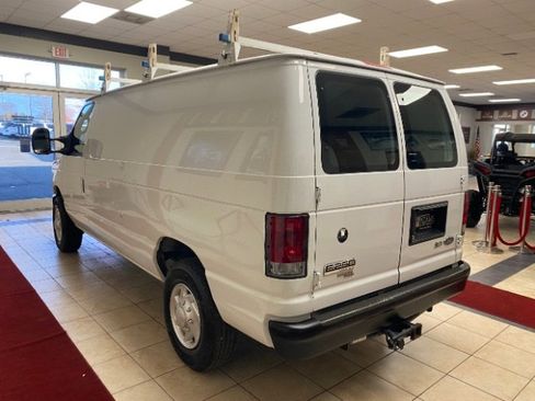 Used 2014 Ford E-250 and Econoline 250 w/ Power Group image 2